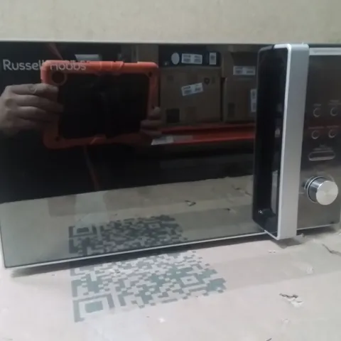RUSSELL HOBBS RHM2076S 20L 800W COMPACT SILVER DIGITAL MICROWAVE.