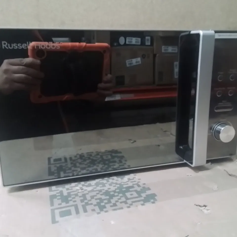 RUSSELL HOBBS RHM2076S 20L 800W COMPACT SILVER DIGITAL MICROWAVE.