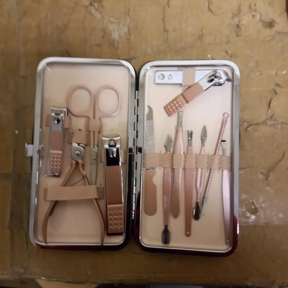 MANICURE SET & NAIL CLIPPER SET