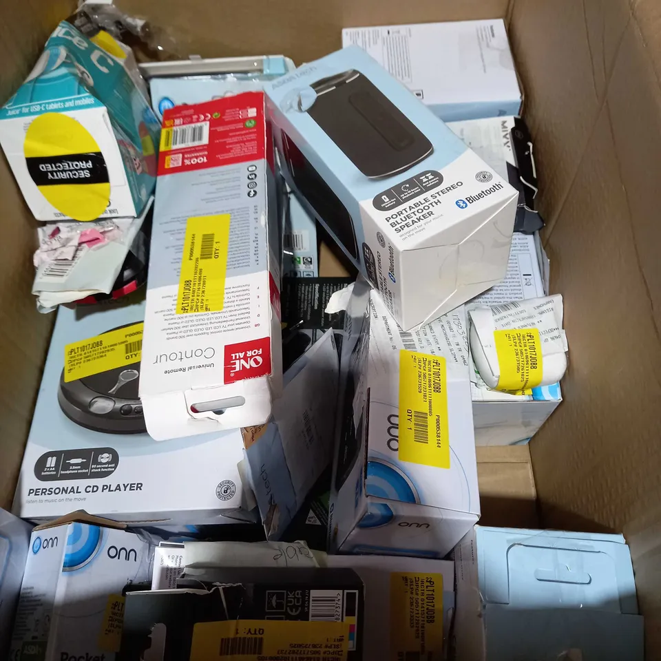 LOT OF APPROXIMATELY 20 ASSORTED ELECTRICAL PRODUCTS TO INCLUDE ONN , JUICE C , ASDA TECH ECT