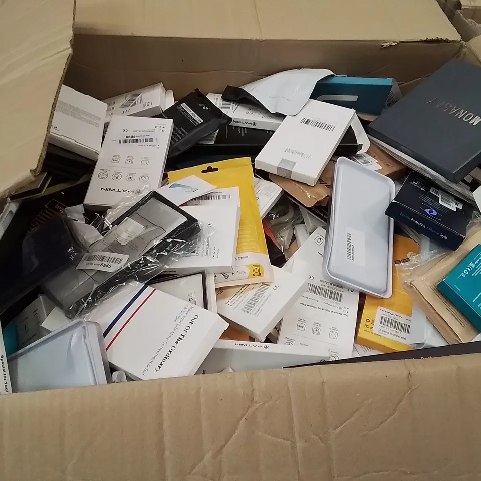 PALLET CONTAINING A LARGE QUANTITY OF PHONE CASES,SCREEN PROTECTORS 