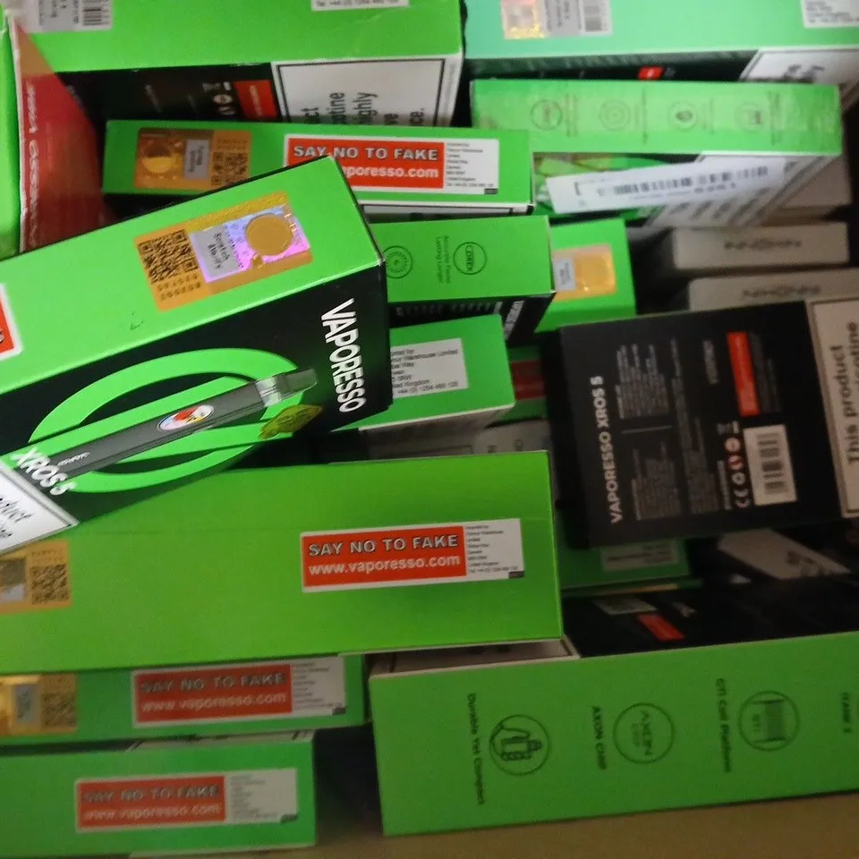 APPROXIAMTELY 15 ASSORTED VAPING PRODUCTS TO INCLUDE VAPORESSO, INNOKIN, ETC - COLLECTION ONLY