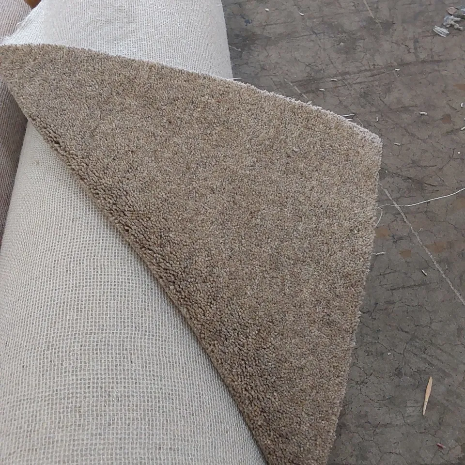 ROLL OF QUALITY CRESTA DIM HEATHERS CARPET // SIZE: APPROX. 5 X 2.71m