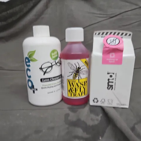 APPROXIMATELY 15 ASSORTED LIQUIDS TO INCLUDE SMOL WASHING UP LIQUID, LENS CLEANER, WASP & FLY TRAP REFILL, ETC
