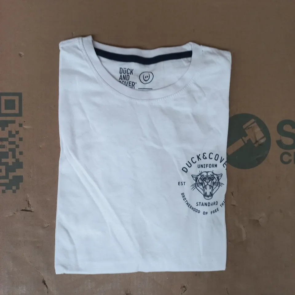 DUCK AND COVER SHORT SLEEVE T-SHIRT IN WHITE SIZE MEDIUM