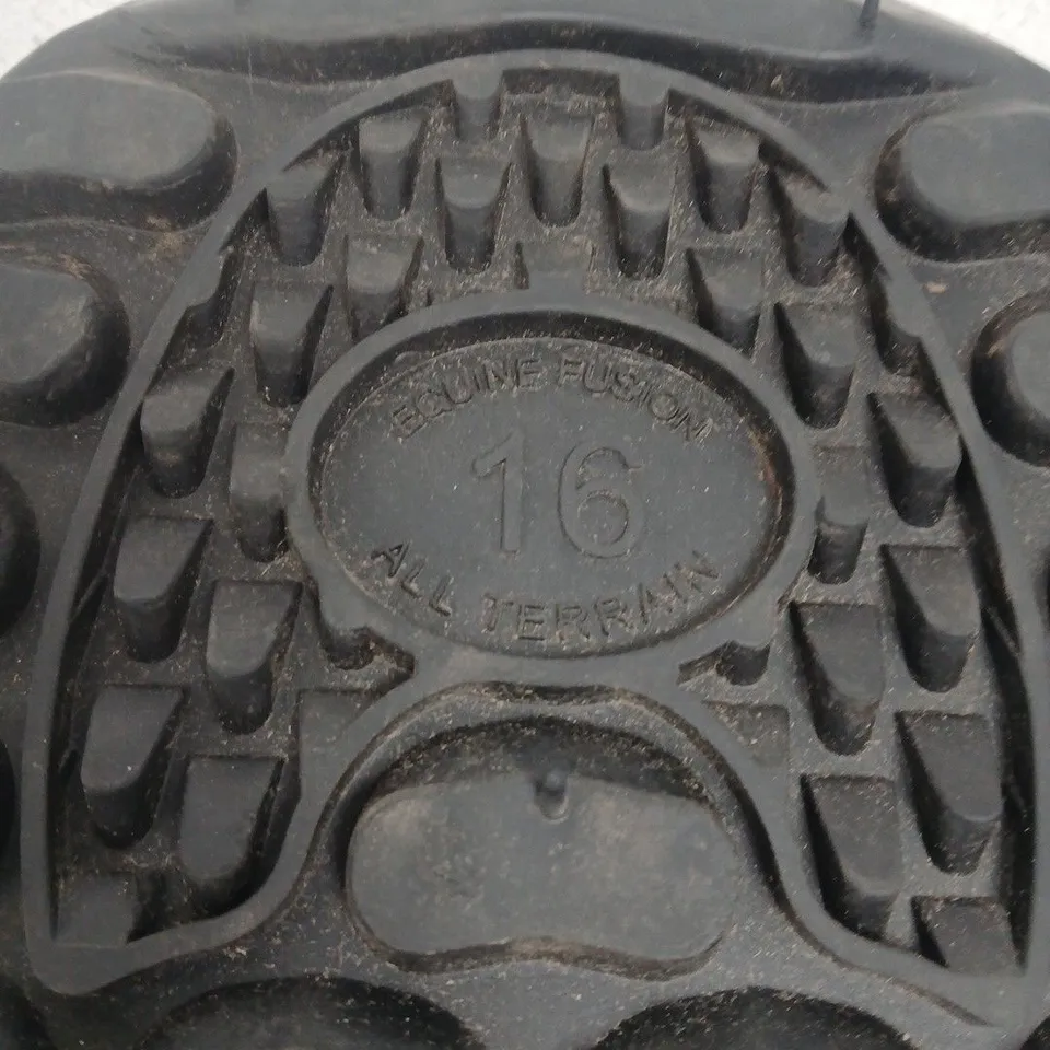 ALL TERRAIN HOOF BOOTS – SIZE 16