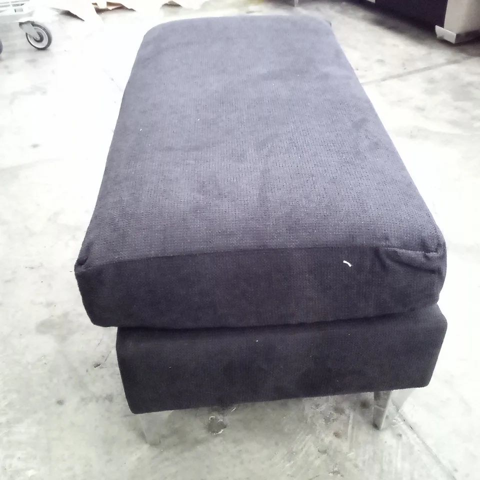 QUALITY DESIGNER COSTELLO DISPLAY CHAISE FOOTSTOOL BLACK/FEET CHROME