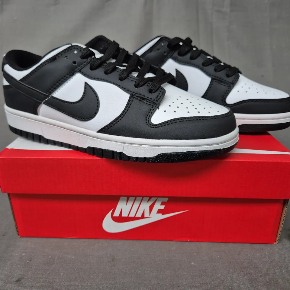 BOXED PAIR OF NIKE DUNK LOW SHOES IN BLACK/WHITE UK SIZE 4.5