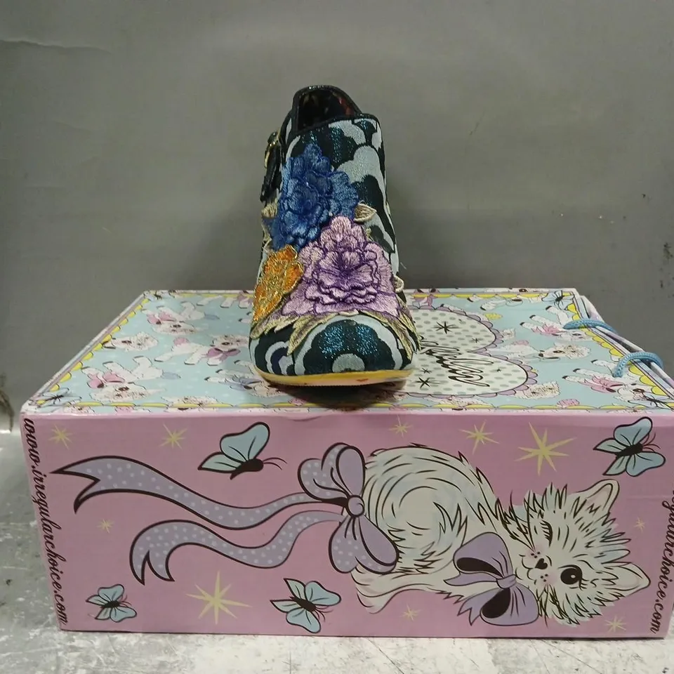 BOXED PAIR OF IRREGULAR CHOICE HEELED SHOES IN MULTICOLOUR W. GLITTER EFFECT AND FLORAL DETAIL SIZE EU 39