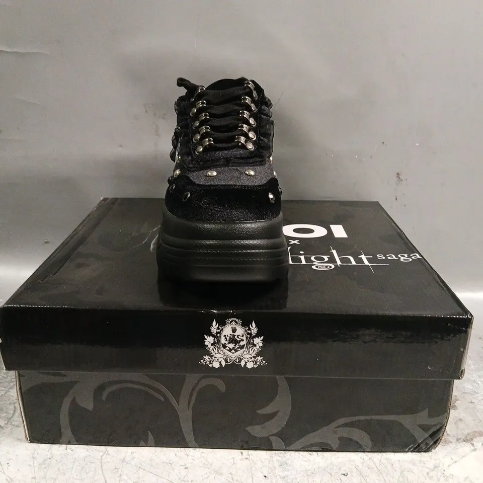 BOXED PAIR OF KOI TWILIGHT SAGA OLYMPIC COVEN CREST MIDNIGHT CHUNY TRAINERS IN BLACK SIZE UK 3