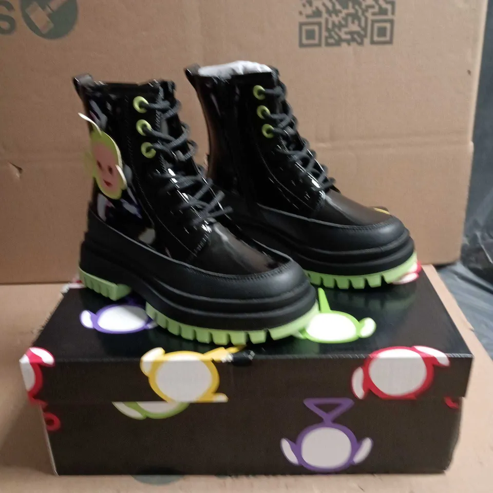 KOI KIDZ TUBBYTRONIC DIPSY HEAD BOOTS BLACK AND GREEN SIZE 12