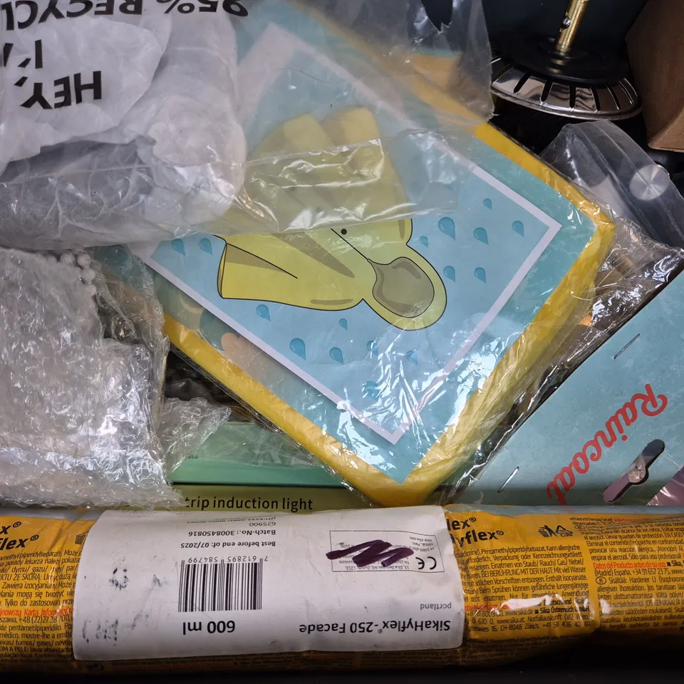 APPROXIMATELY 10 ASSORTED HOUSEHOLD ITEMS TO INCLUDE STANLEY HEAVY DUTY STAPLES, SHOWERPROOF RAIN COAT, ETC