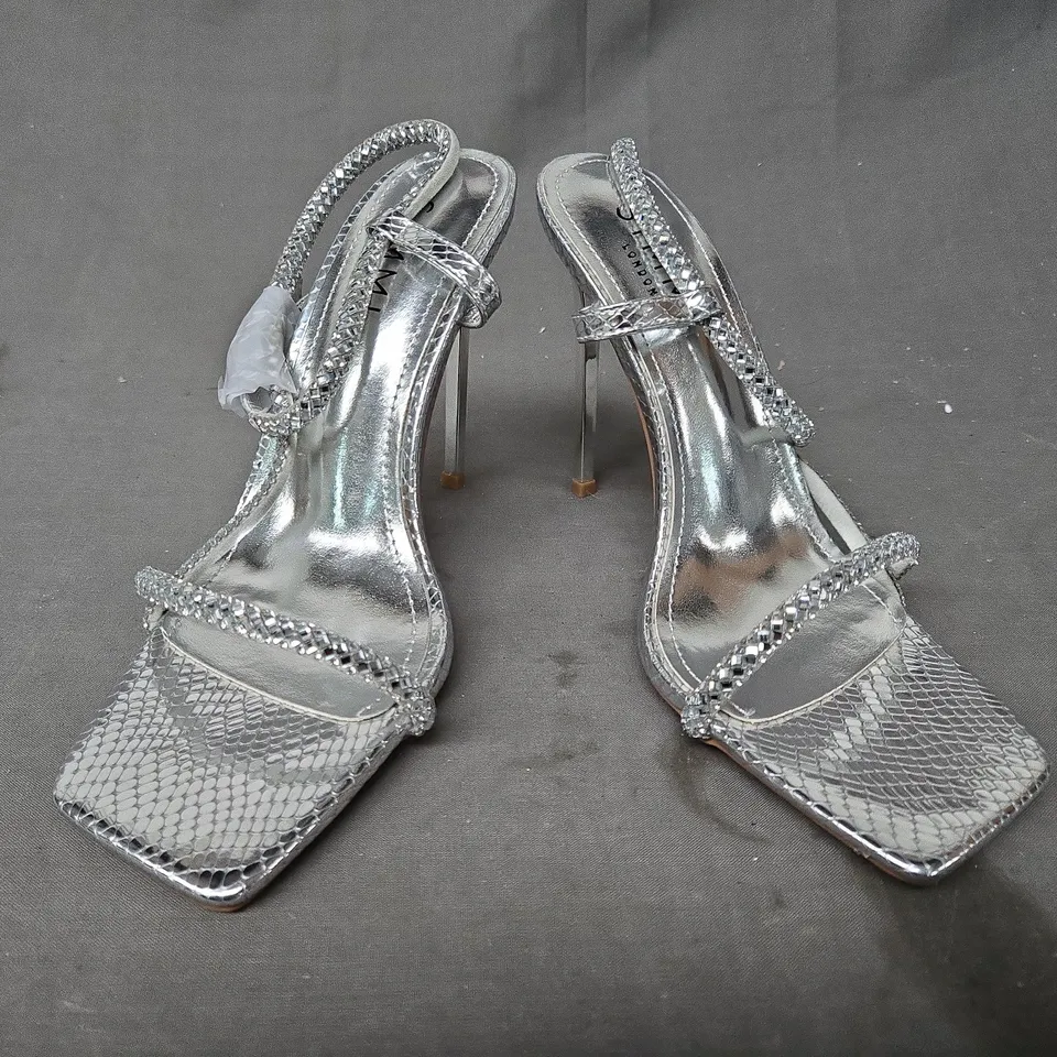 BOXED PAIR OF SIMMI LONDON OPEN TOE STILETTO HEEL SANDALS IN METALLIC SILVER UK SIZE 4