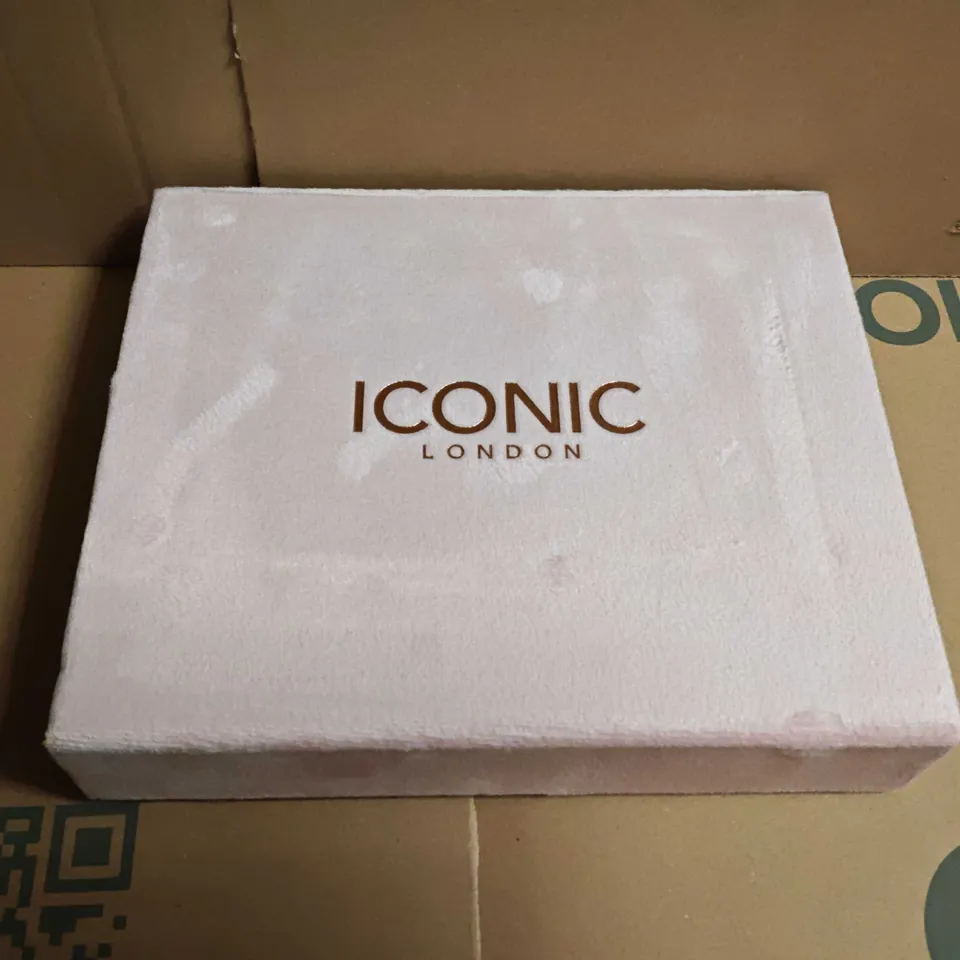 ICONIC LONDON BUTTER GLAZE LIP BALM DUO – VANILLA SUGAR & STRAWBERRY CRUSH (BOXED)