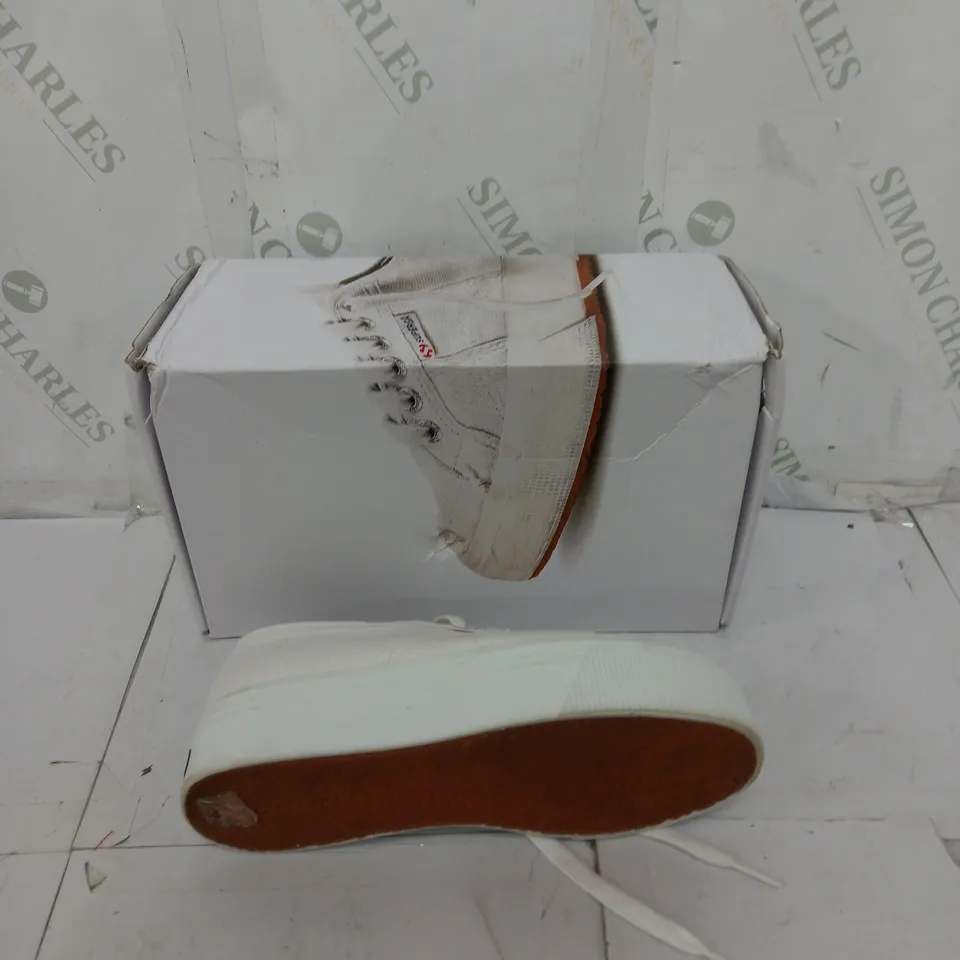 BOXED PAIR OF SUPERGA WHITE SIZE 37 FLAT TRAINERS 
