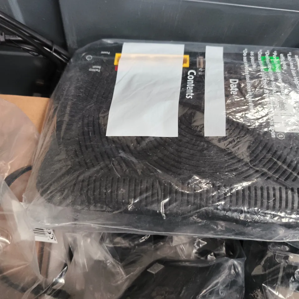 APPROXIMATELY 8 ASSORTED HOUSEHOLD ITEMS TO INCLUDE YEALINK PHONE, VARIOUS CABLES AND PLUGS, ETC