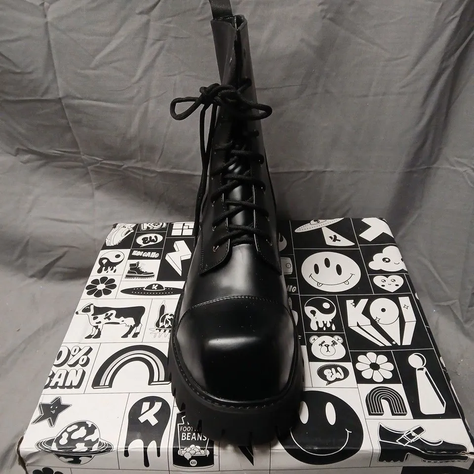 BOXED KOI GIMLI MENS BLACK SQUARE TOE LACE UP BOOTS IN BACK - UK 11
