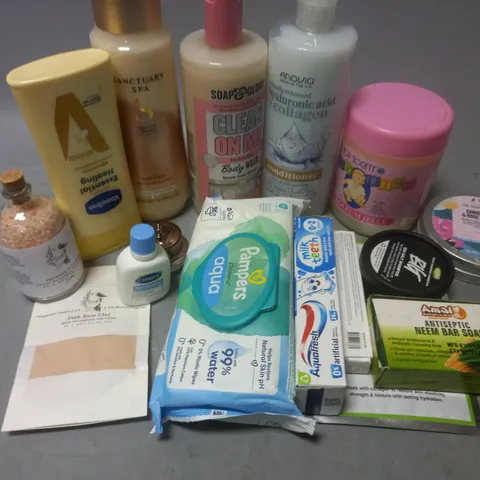 APPROXIMATELY 20 ASSORTED ITEMS TO INCLUDE ANOVIA CONDITIONER, SANCTUARY SPA BATH FOAM, VASELINE INTENSIVE CARE ESSENTIAL HEALING, SOAP AND GLORY BODY WASH