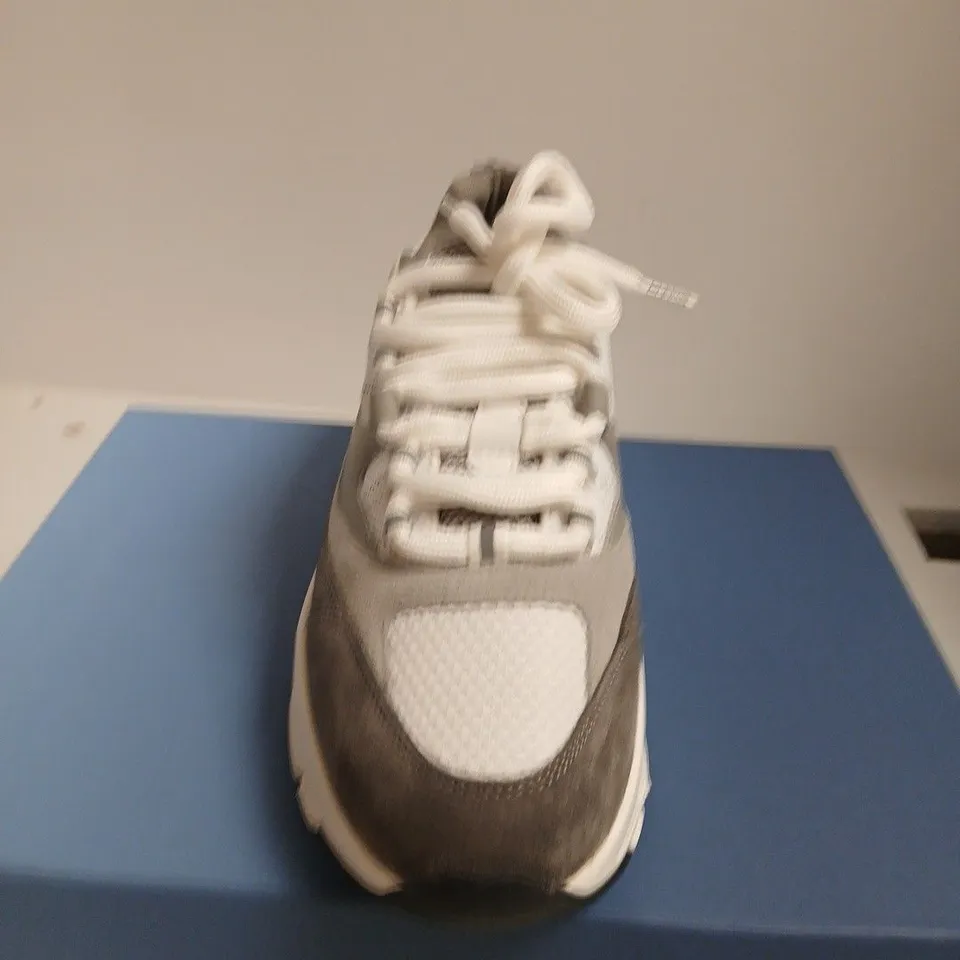 BOXED PAIR OF CLEENS AERO RUNNER SHOES – DOVE GREY UK 8.5