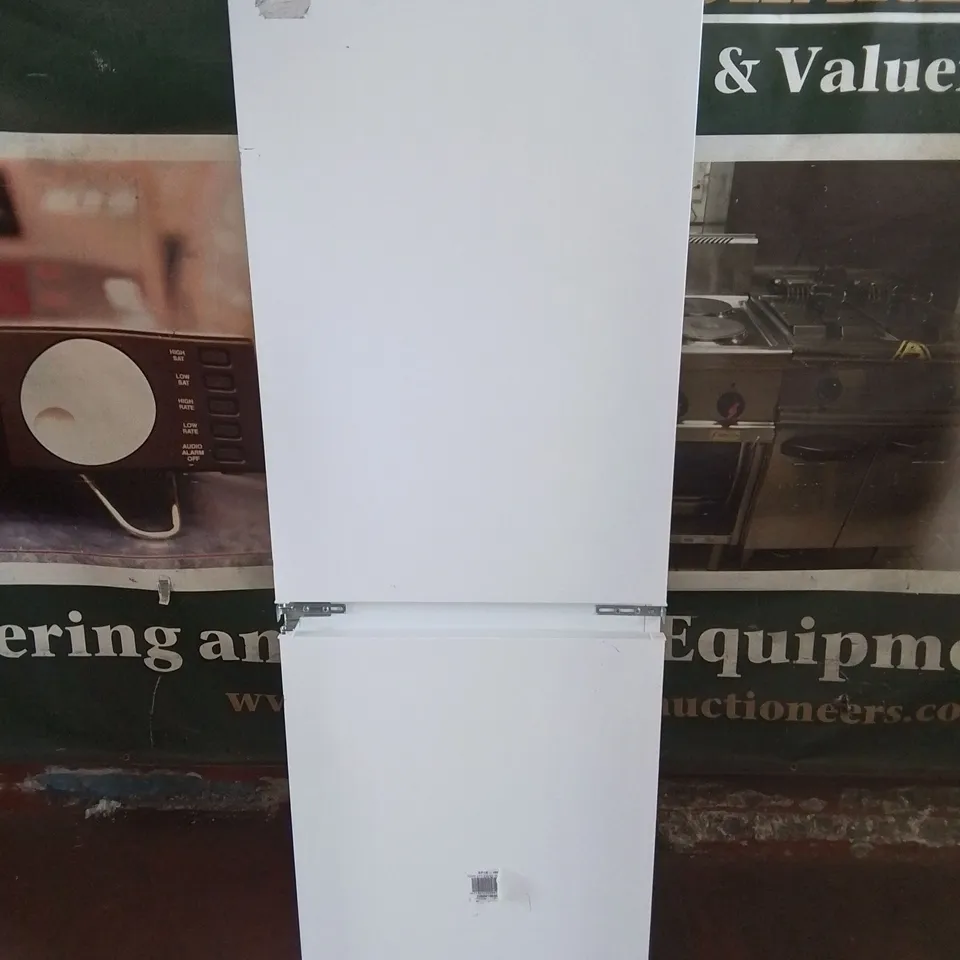 SMEG BUILT IN FRIDGE FREEZER - UKC8174NF