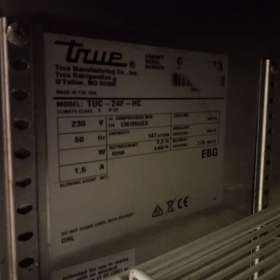 TRUE TUC-24F-HC 158 LITRE SMALL UNDERCOUNTER FREEZER