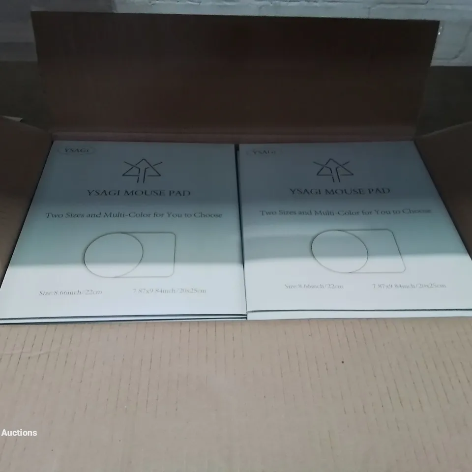 BOX CONTAINING APPROXIMATELY 90 BOXED MOUSE MAT PADS (COLOURS MAY VARY)