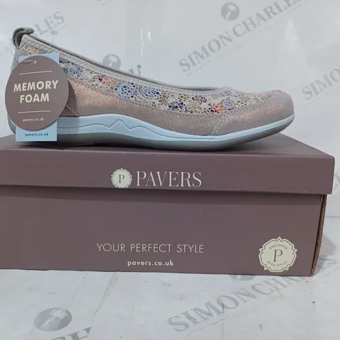 BOXED PAIR OF PAVERS SLIP-ON SHOES IN FLORAL PRINT SIZE 6