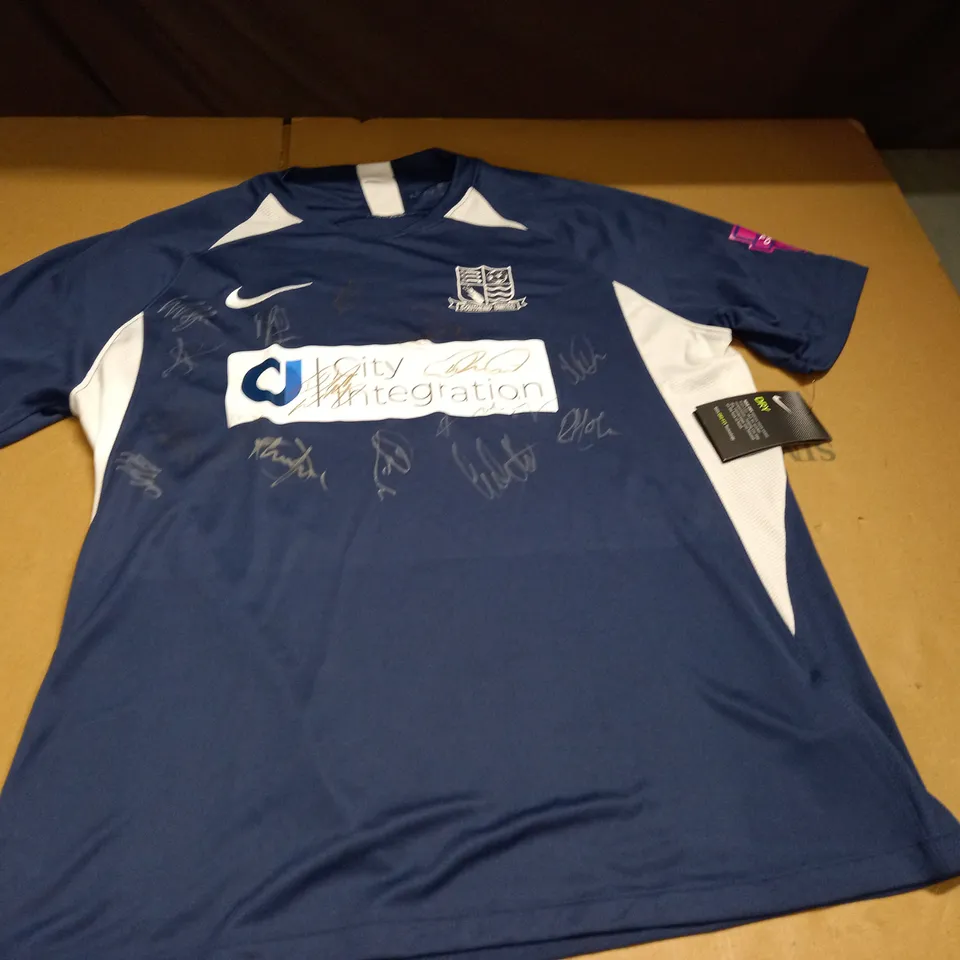 SIGNED SOUTHEND UNITED FOOTBALL JERSEY - XL