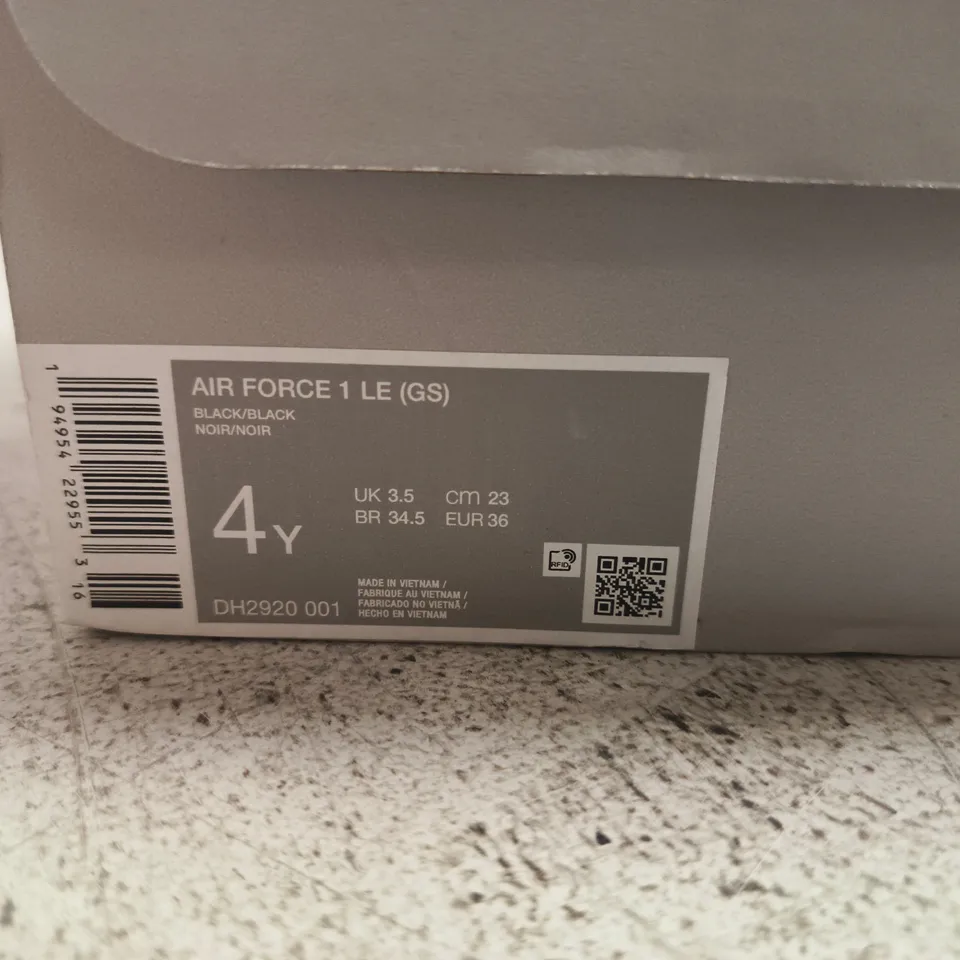 BOXED PAIR OF NIKE AIR FORCE 1 LE (GS) BLACK KIDS' TRAINERS – BOXED, UK 3.5