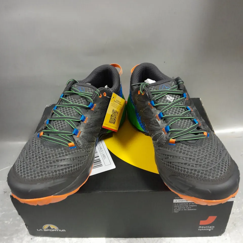 BOXED PAIR OF LA SPORTIVA MOUNTAIN RUNNINGAKASHA 2 TRAINERS IN CARBON/FLAME SIZE UK 9