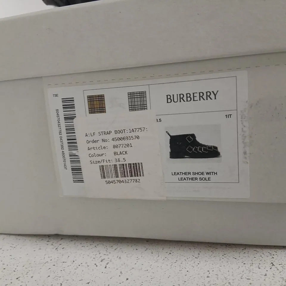 BURBERRY LEATHER BOOTS WITH BUCKLES – UK 5.5 (EU 38.5)