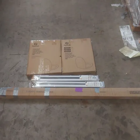 PALLET OF ASSORTED ITEMS INCLUDING: WEIGHT BAR, TOILET SEATS, BLINDS ECT