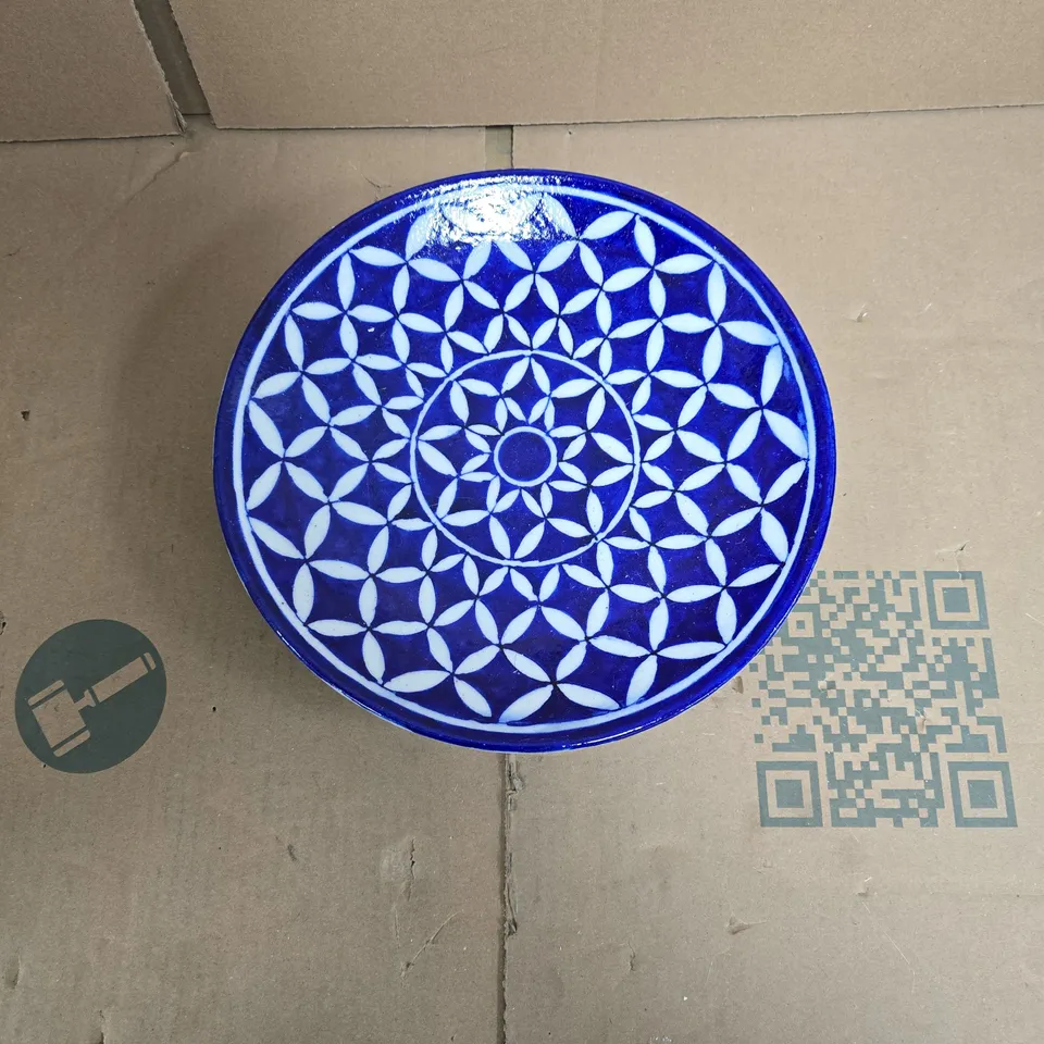 BOXED BLUE AND WHITE CERAMIC PLATE WITH GEOMETRIC PATTERN - SET OF 4 