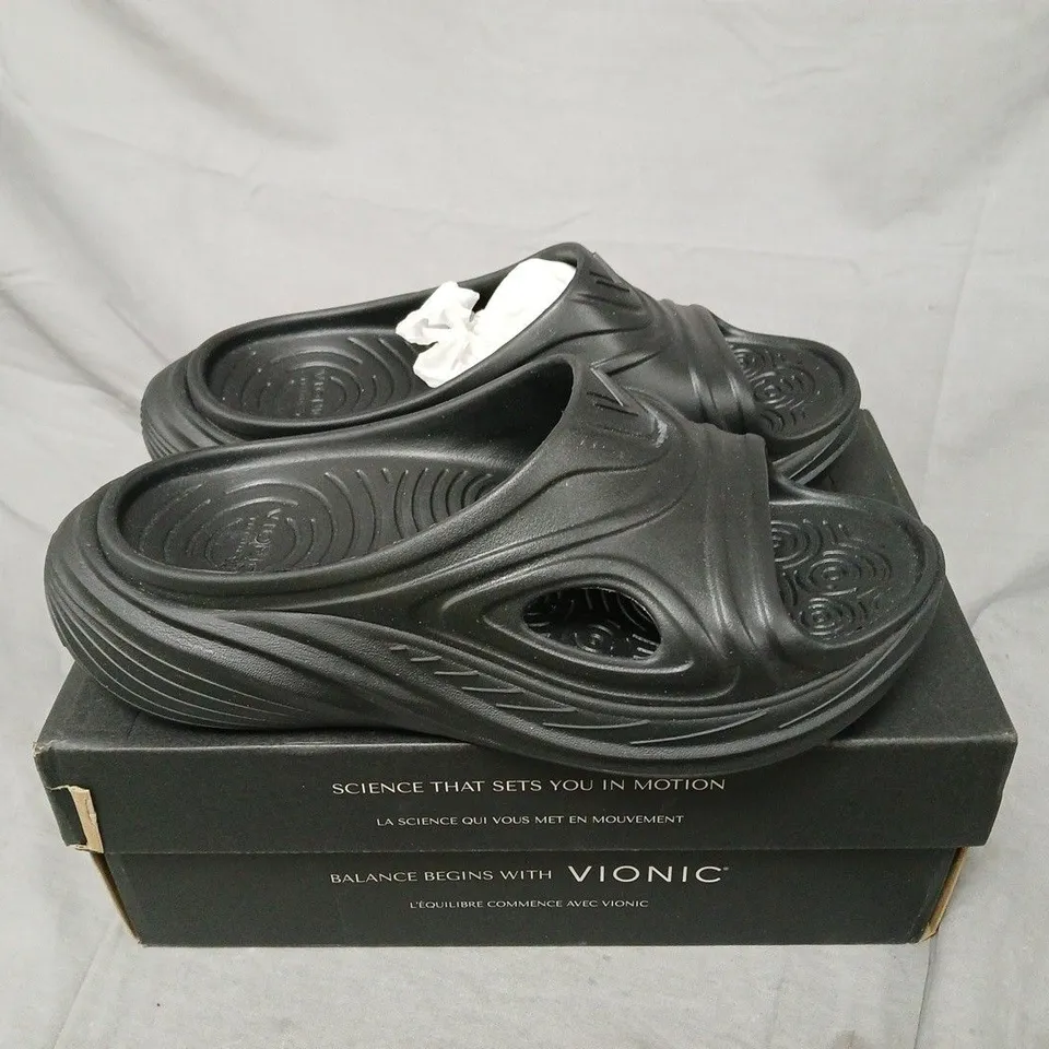 BOXED VIONIC MONSTER COVE IN BLACK - SIZE 6
