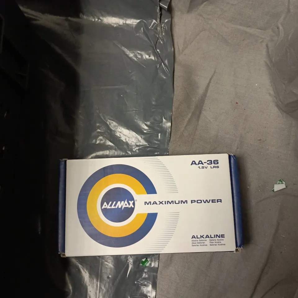 BOX OF APPROXIMATELY 25 ASSORTED BATTERIES