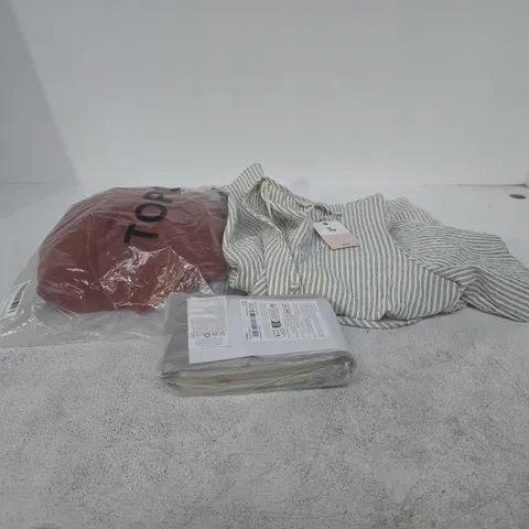 BOX OF APPROXIMATELY 28 ASSORTED CLOTHING ITEMS TO INCLUDE TOPSHOP, TU ETC