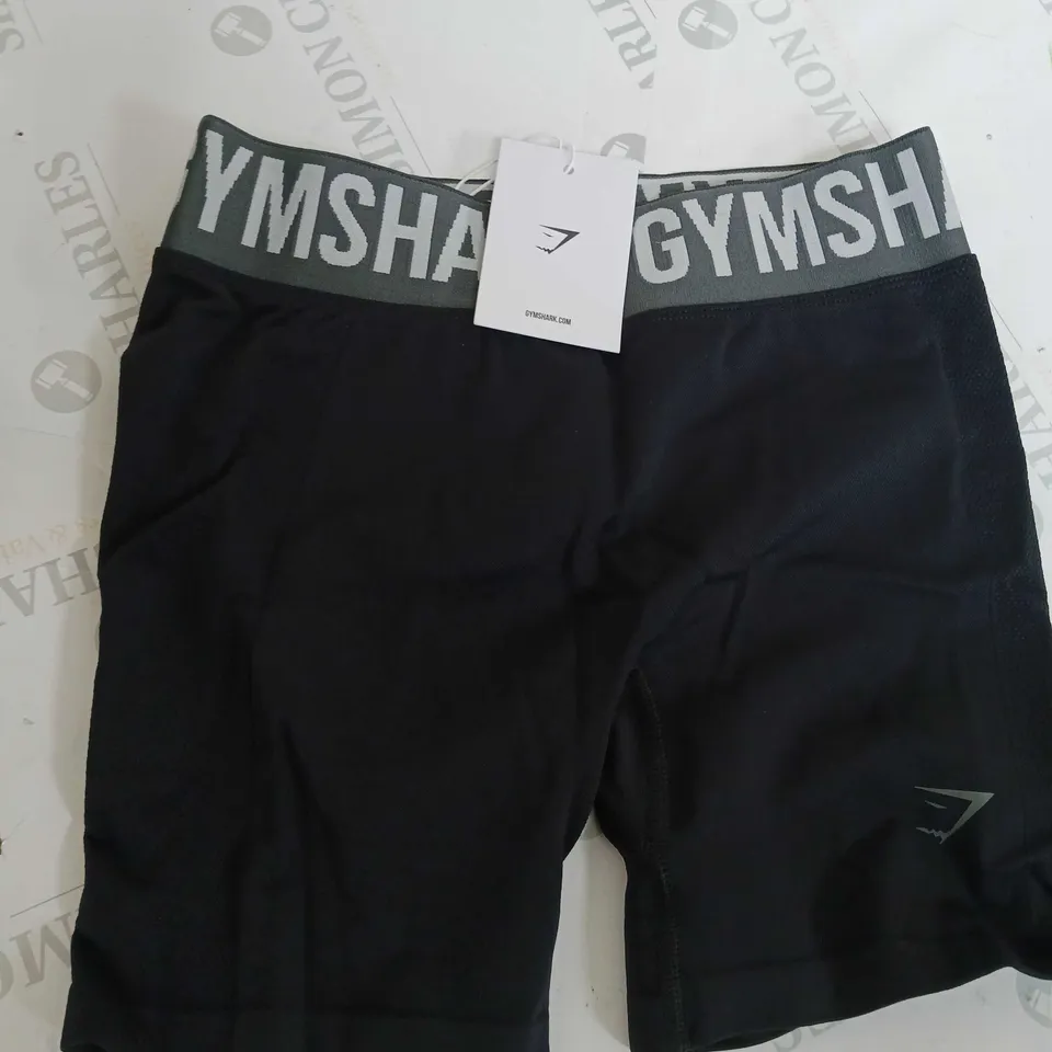 GYM SHARK FLEX SHORTS IN BLACK - SIZE SMALL