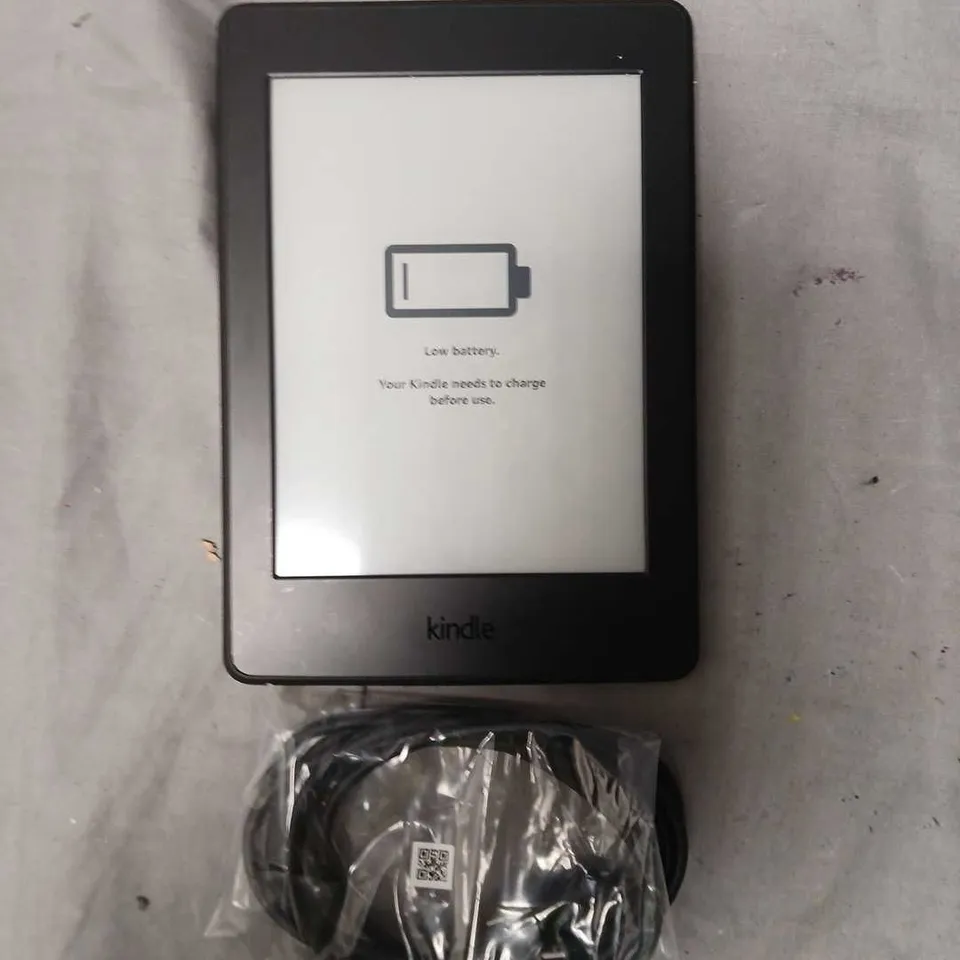 AMAZON KINDLE PAPERWHITE E-READER 