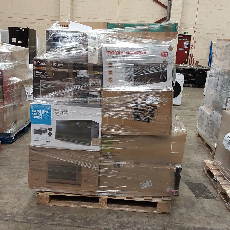 PALLET OF APPROXIMATELY 17 UNPROCESSED RAW RETURN HOUSEHOLD AND ELECTRICAL GOODS TO INCLUDE;