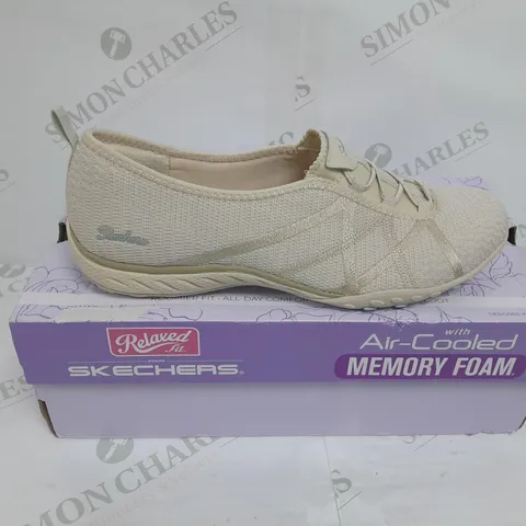 SKETCHERS RELAXED FIT NATURAL SIZE UK 6