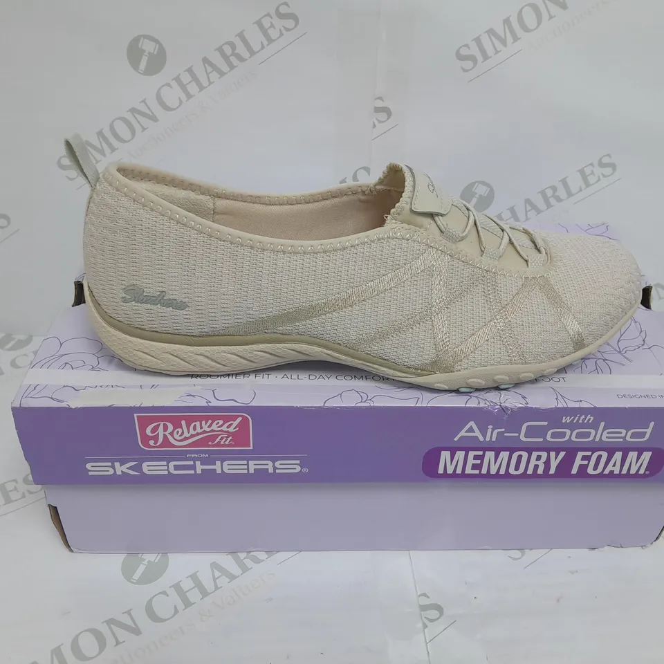 SKETCHERS RELAXED FIT NATURAL SIZE UK 6