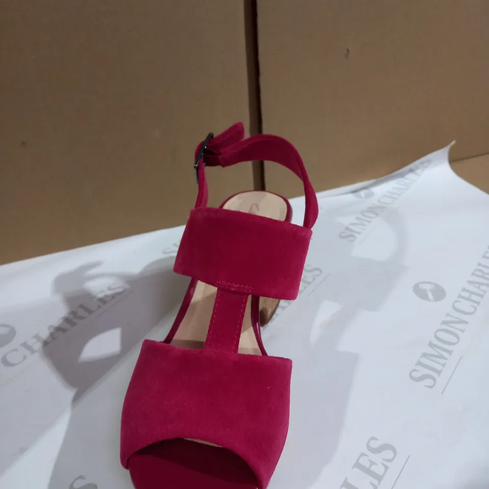 CLARKS MARITSA GLAD SANDAL - UK SIZE 5 PURPLE