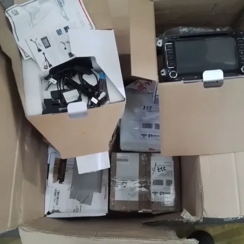 LARGE BOX CONTAINING ASSORTED CAR MULTIMEDIA SYSTEM INTERFACES // MODELS VARY