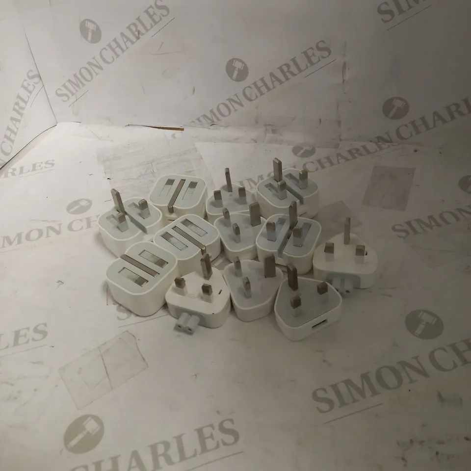 BOX OF APPLE PLUG ADAPTERS 