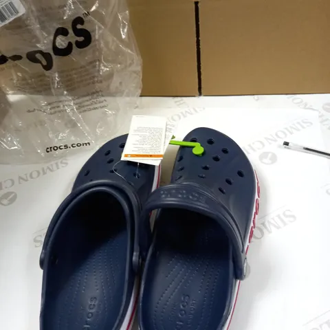 CROCS BAYABAND CLOG- NAVY/PEPPER SIZE- UNISEX M8/ W9