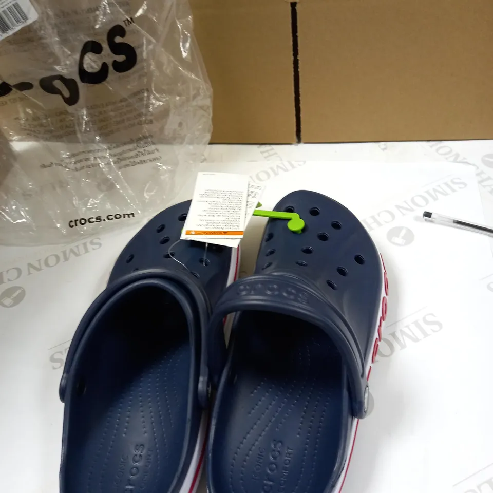 CROCS BAYABAND CLOG- NAVY/PEPPER SIZE- UNISEX M8/ W9
