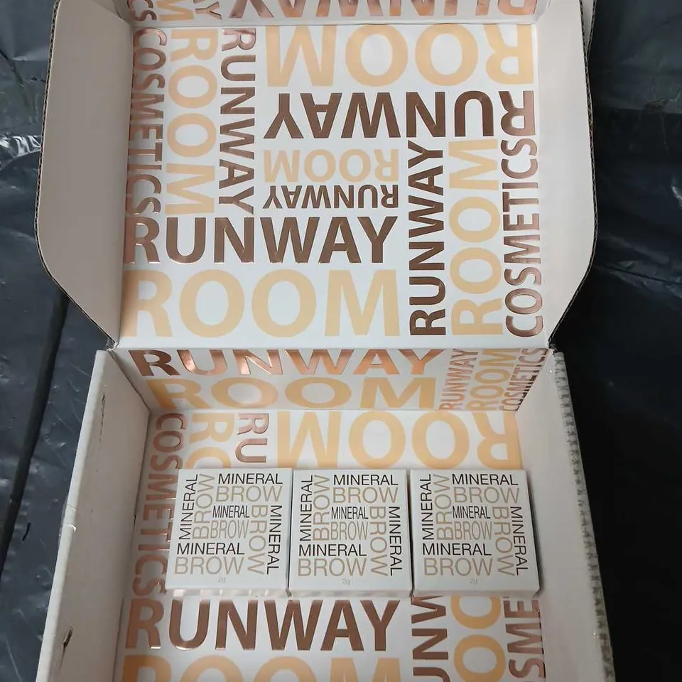 3X RUNAWAY ROOM MINERAL BROW - SHADE DARK