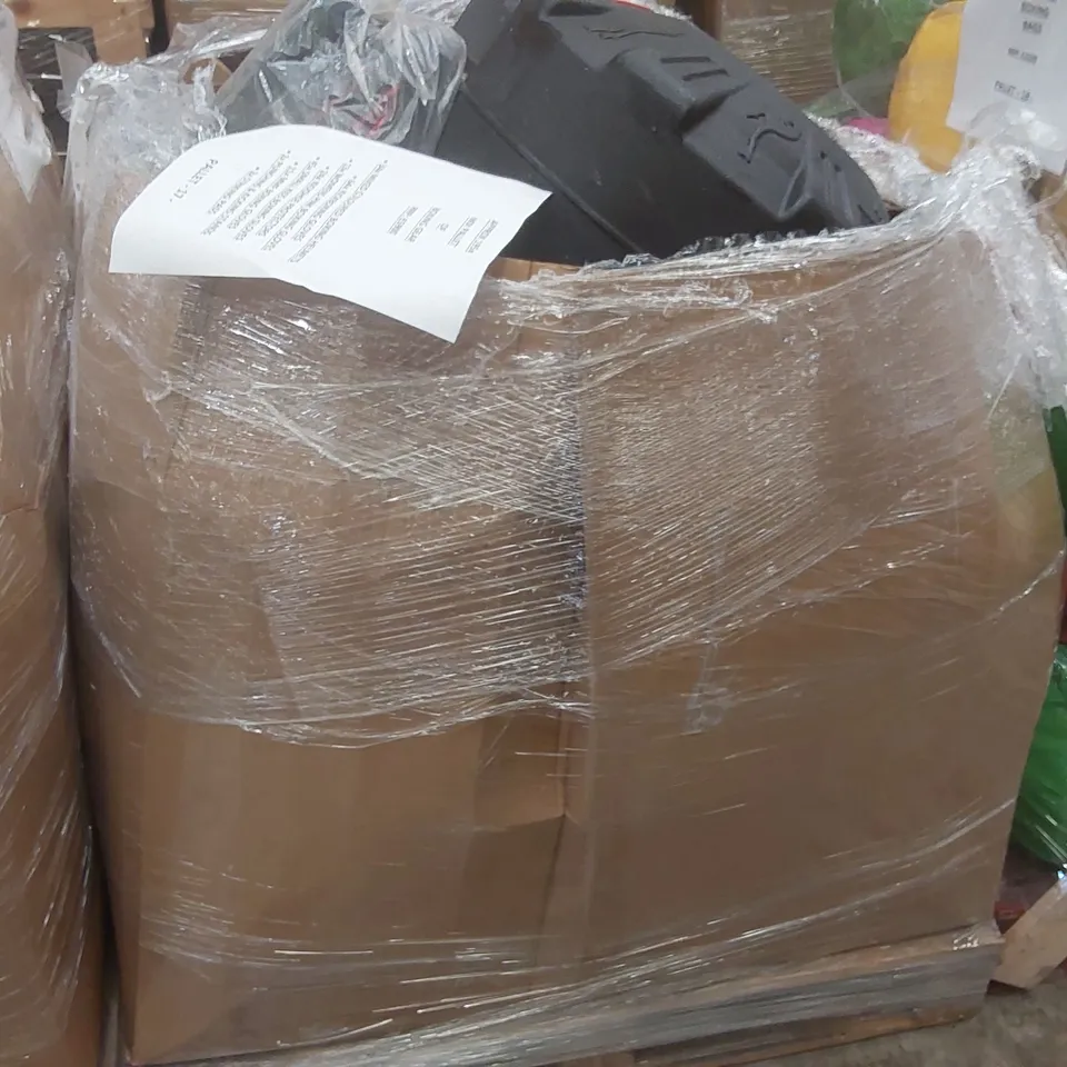PALLET CONTAINING A VERY LARGE QUANTITY OF ASSORTED BOXING GEAR