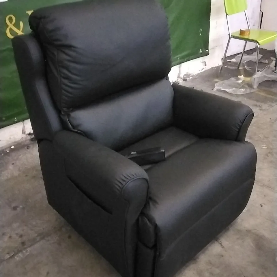 QUALITY BRITISH DESIGNED & MANUFACTURED G PLAN NEWMARKET LARGE DUAL ELEVATE CAMBRIDGE BLACK LEATHER ARMCHAIR