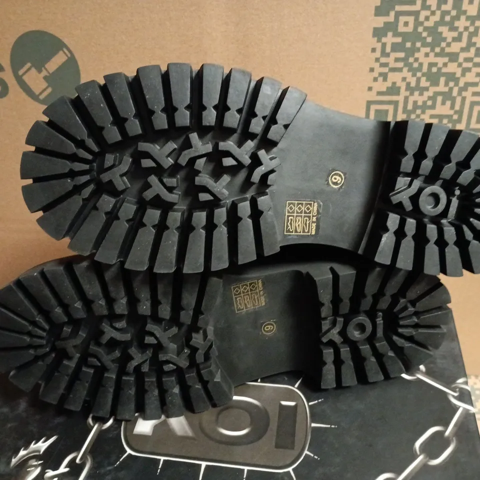 BOXED KOI GEHRMAN METAL CAP CHUNKY SHOES IN BLACK - UK 9